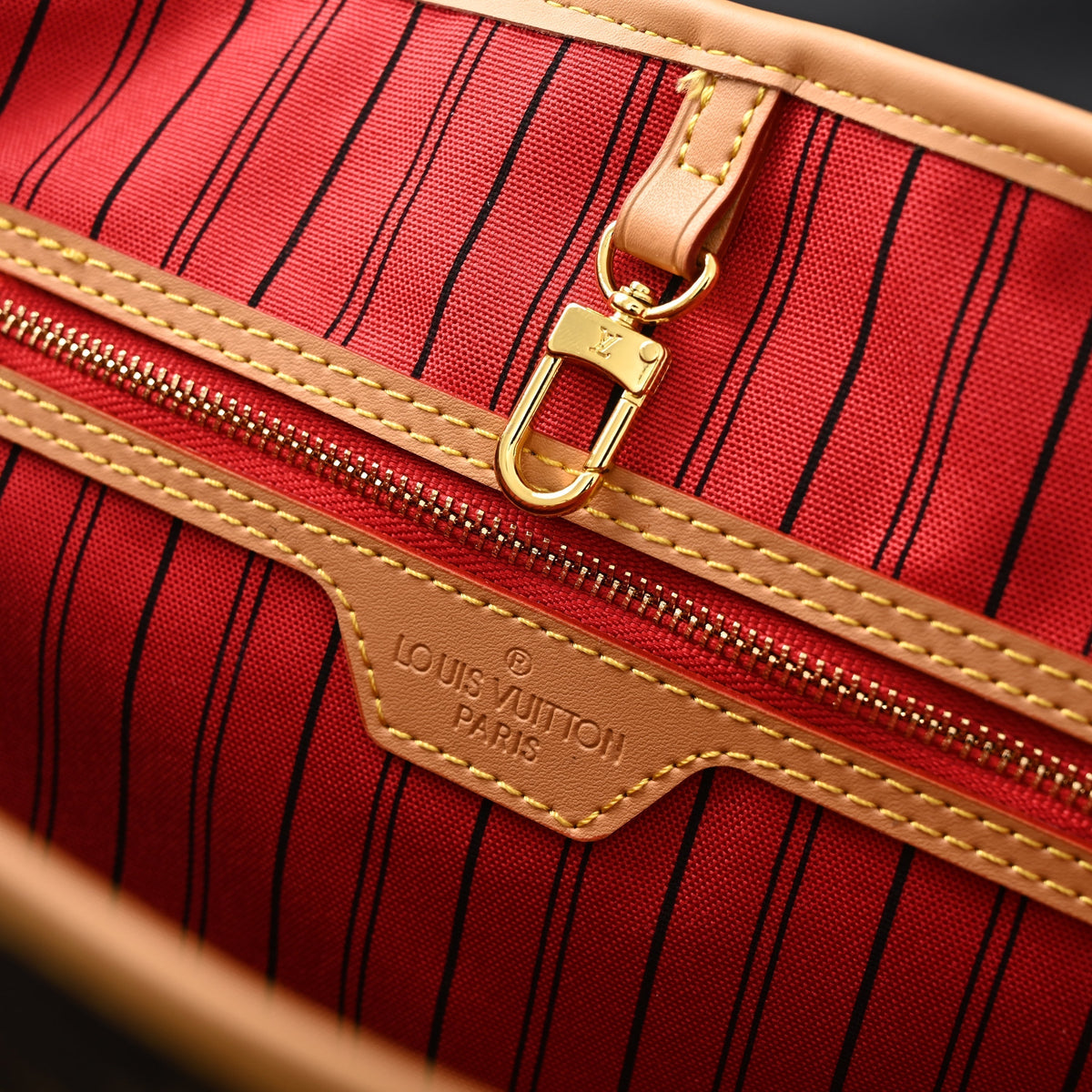 louis-vuitton-neverfull-mm-tote-bag-monogram-canvas-with-red-interior Tote