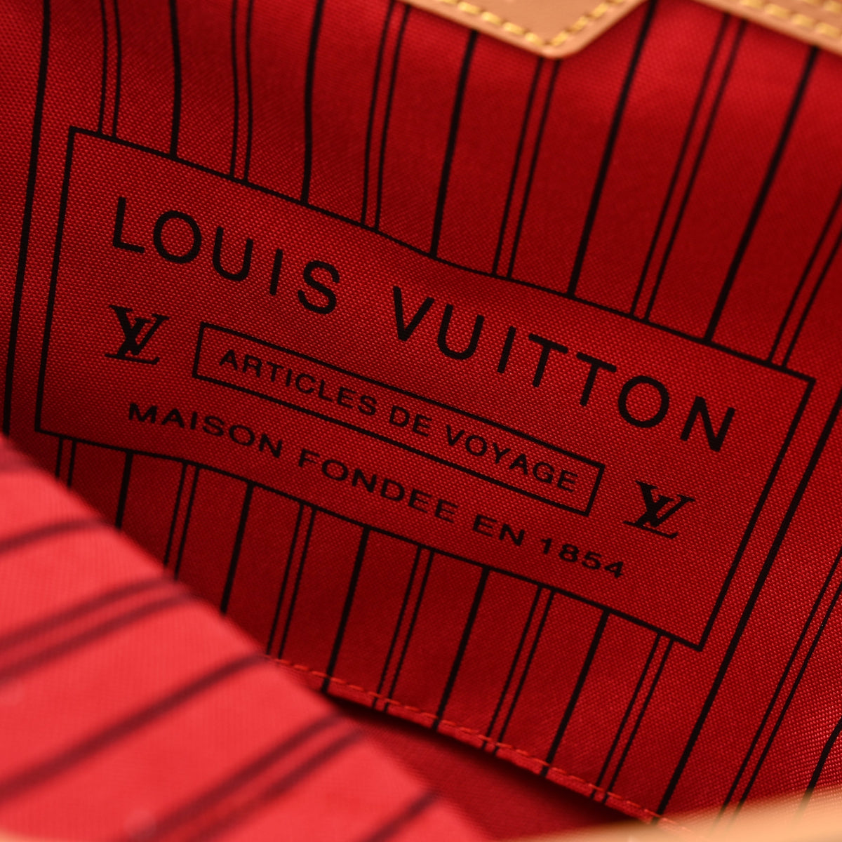 louis-vuitton-neverfull-mm-tote-bag-monogram-canvas-with-red-interior Tote