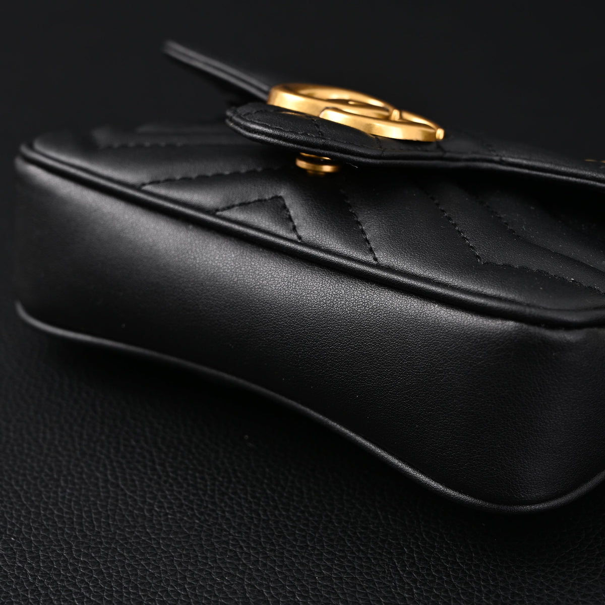 gucci-gg-marmont-matelasse-mini-shoulder-bag-black-leather-with-gold-chain Crossbody