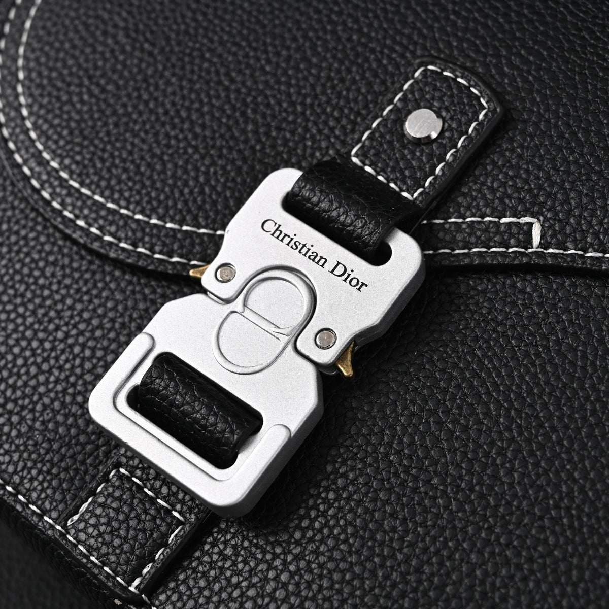 dior-saddle-crossbody-bag-black-grained-calfskin-with-silver-tone-hardware Crossbody