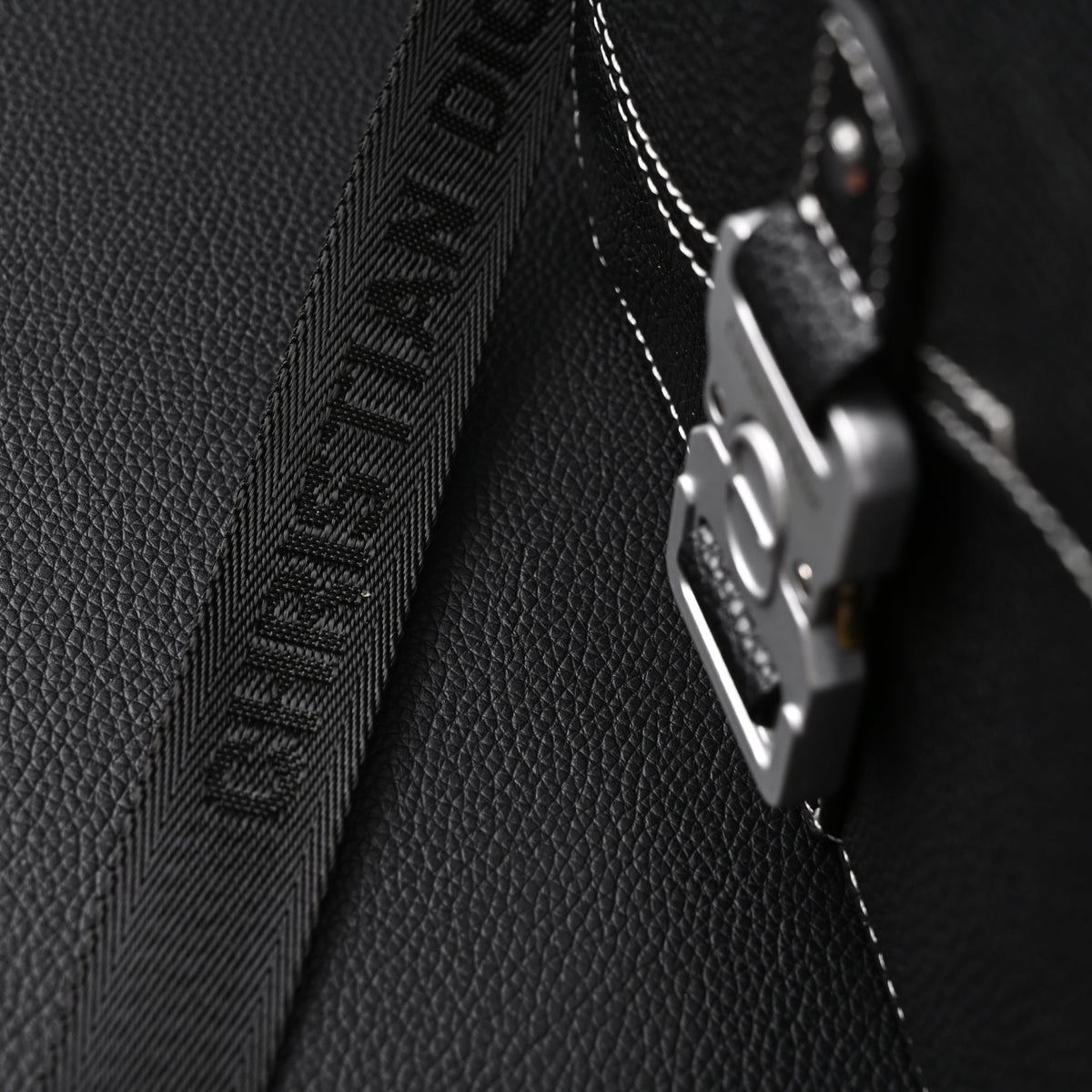 dior-saddle-crossbody-bag-black-grained-calfskin-with-silver-tone-hardware Crossbody