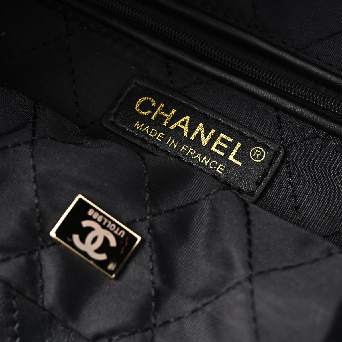 chanel-19-flap-bag-black-quilted-lambskin-with-gold-ruthenium-hardware Shoulder