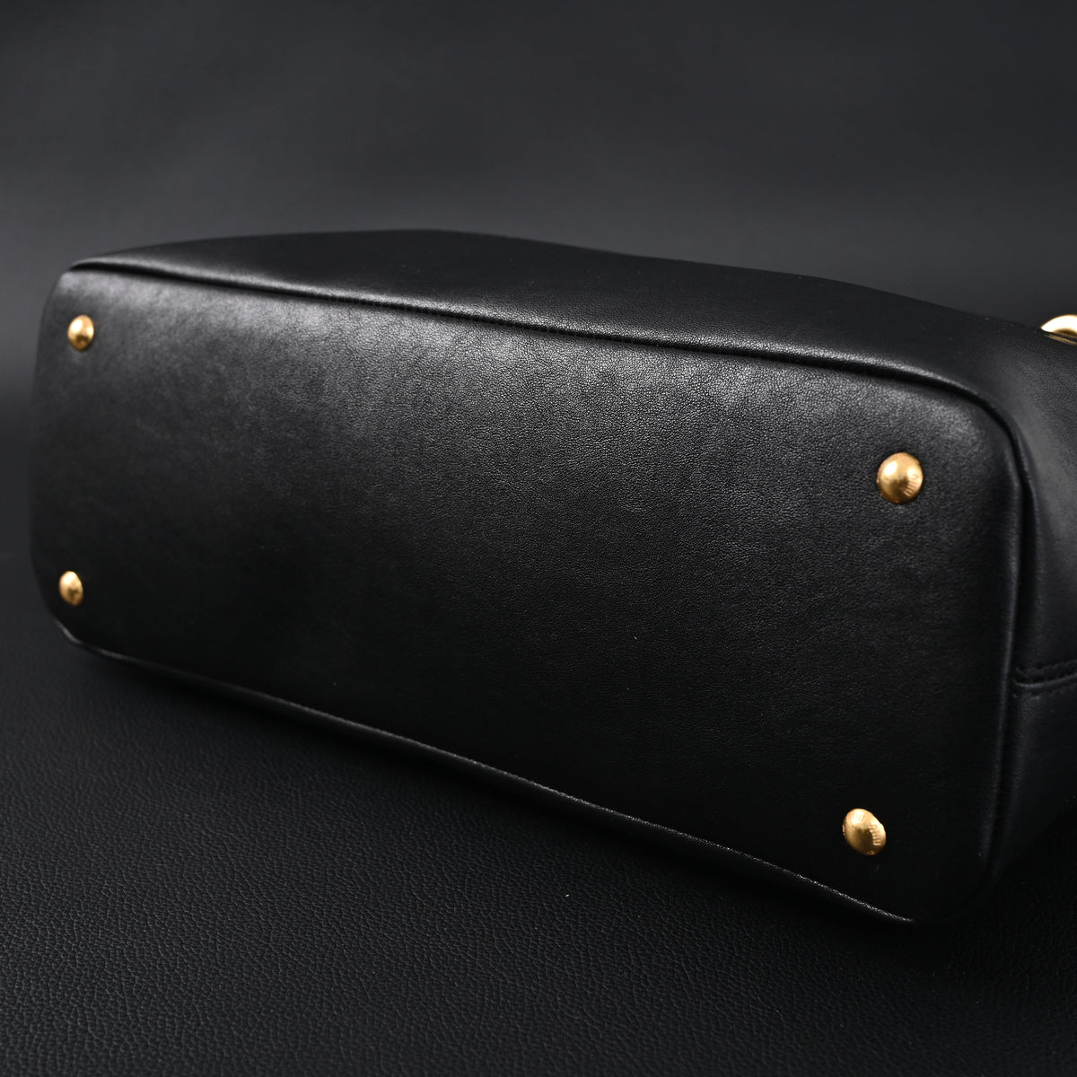 miu-miu-leather-tote-bag-classic-black Tote