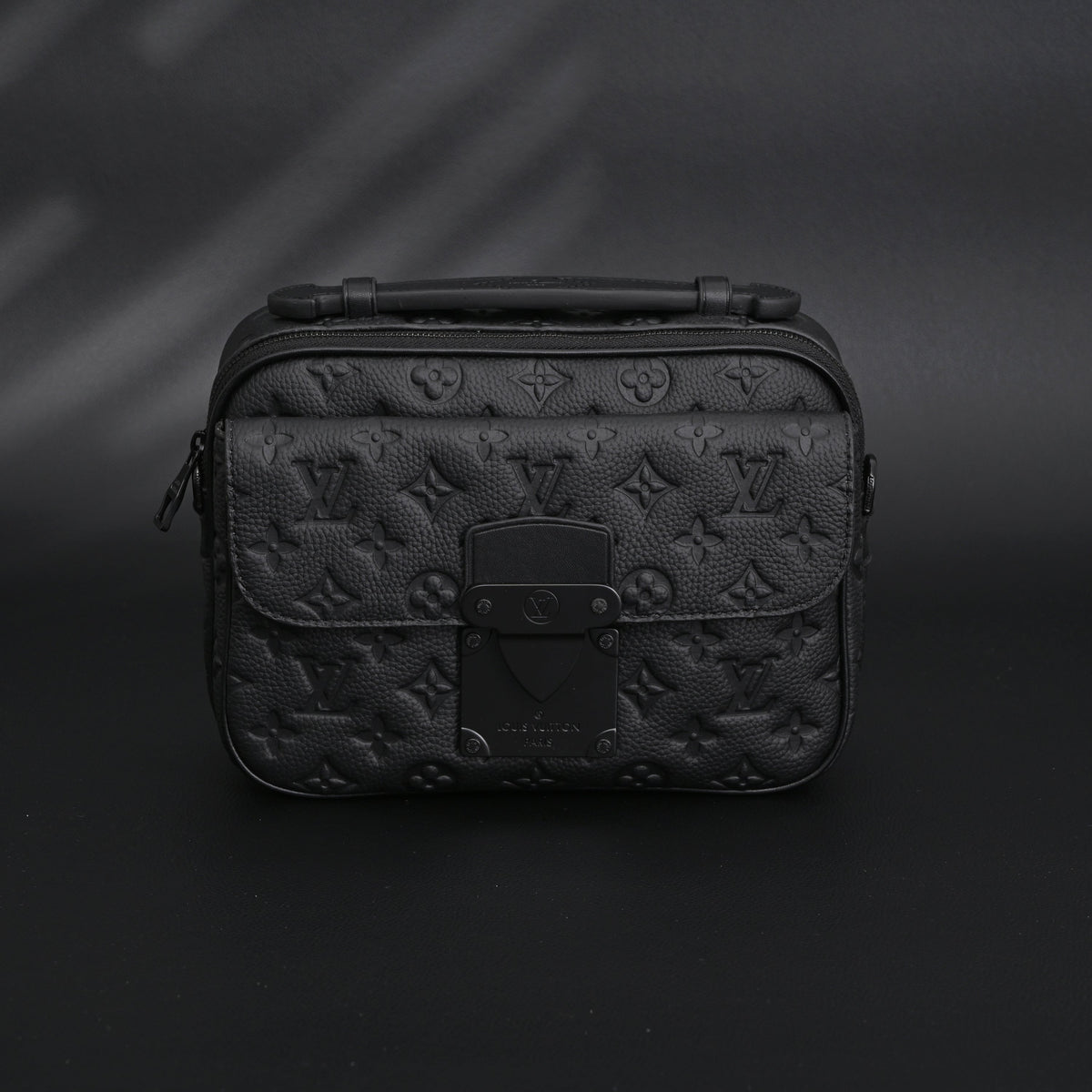 louis-vuitton-capucines-bb-top-handle-bag-black-taurillon-leather Handle