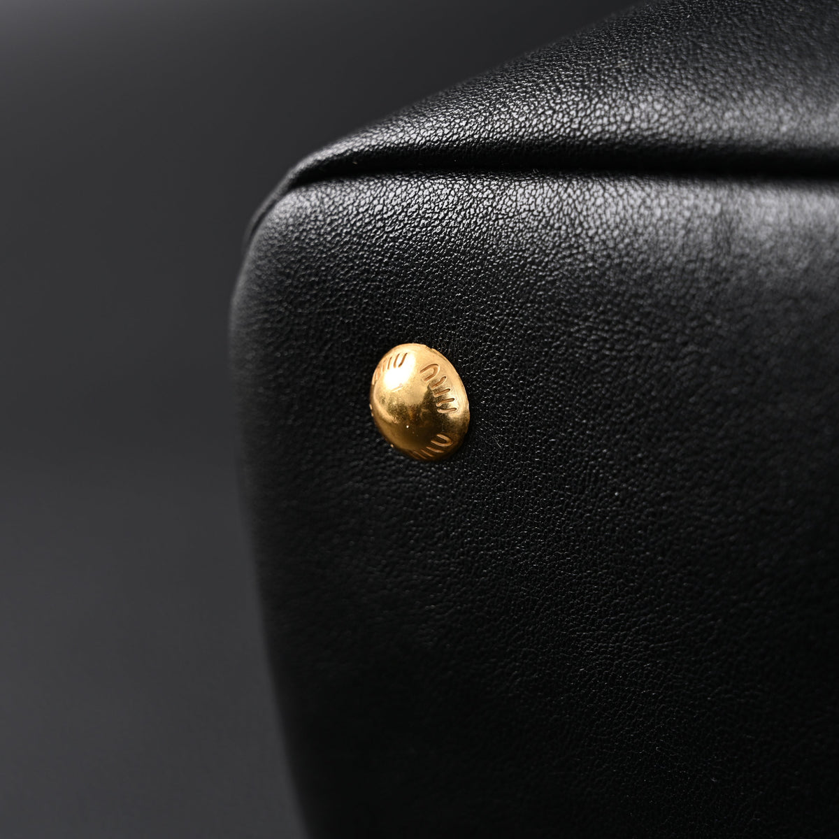 miu-miu-leather-tote-bag-classic-black Tote