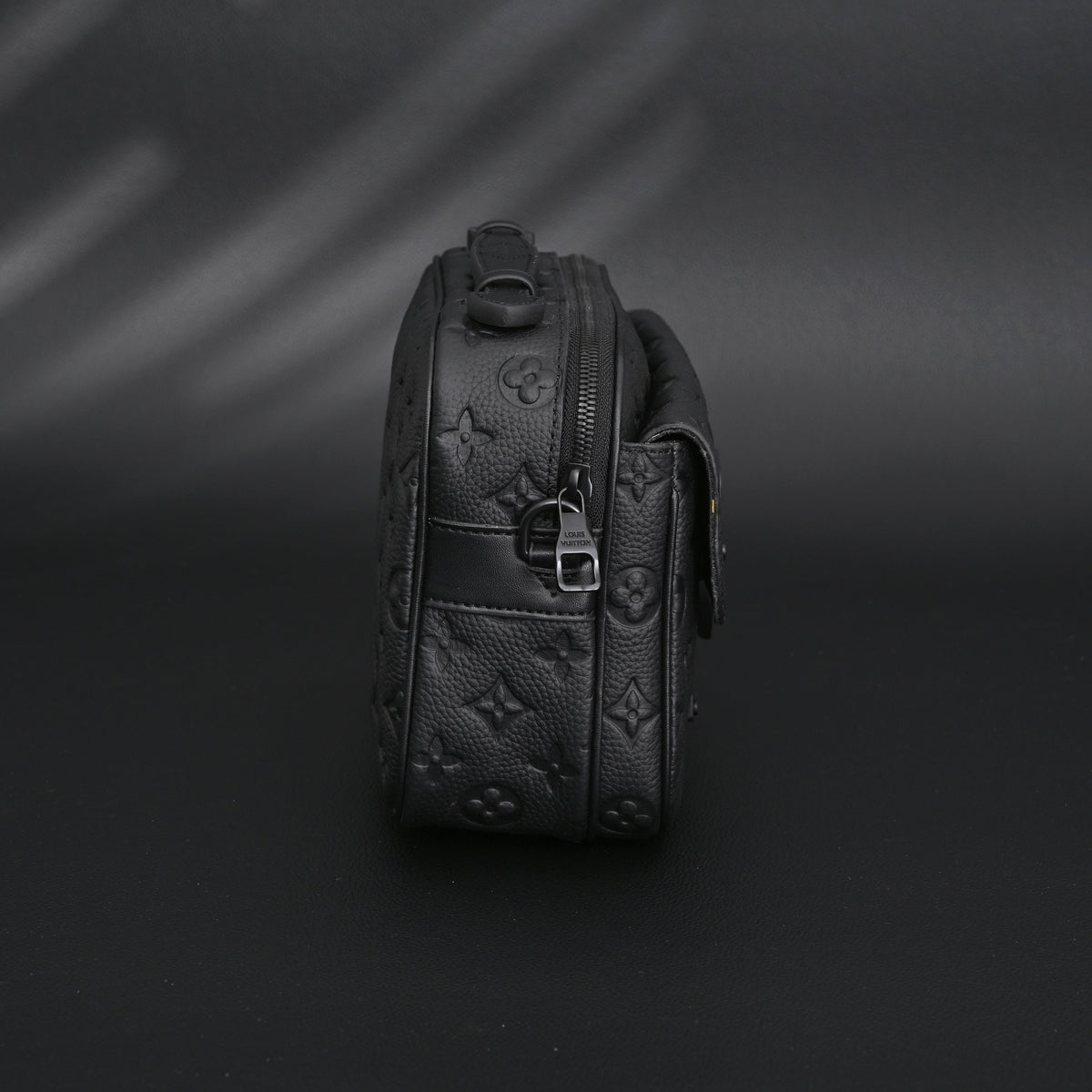 louis-vuitton-capucines-bb-top-handle-bag-black-taurillon-leather Handle