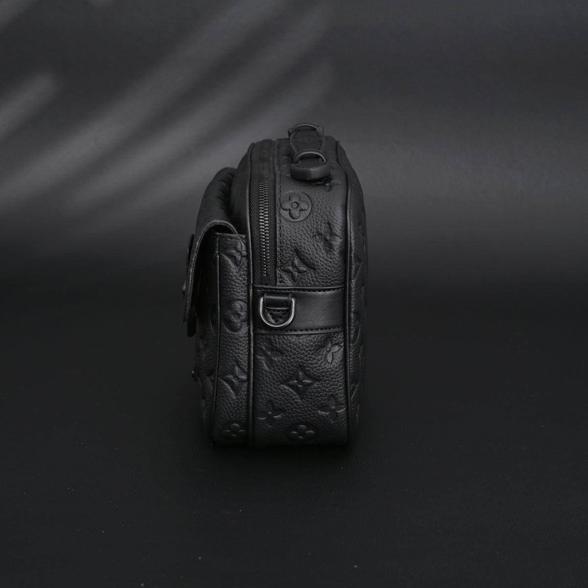 louis-vuitton-capucines-bb-top-handle-bag-black-taurillon-leather Handle