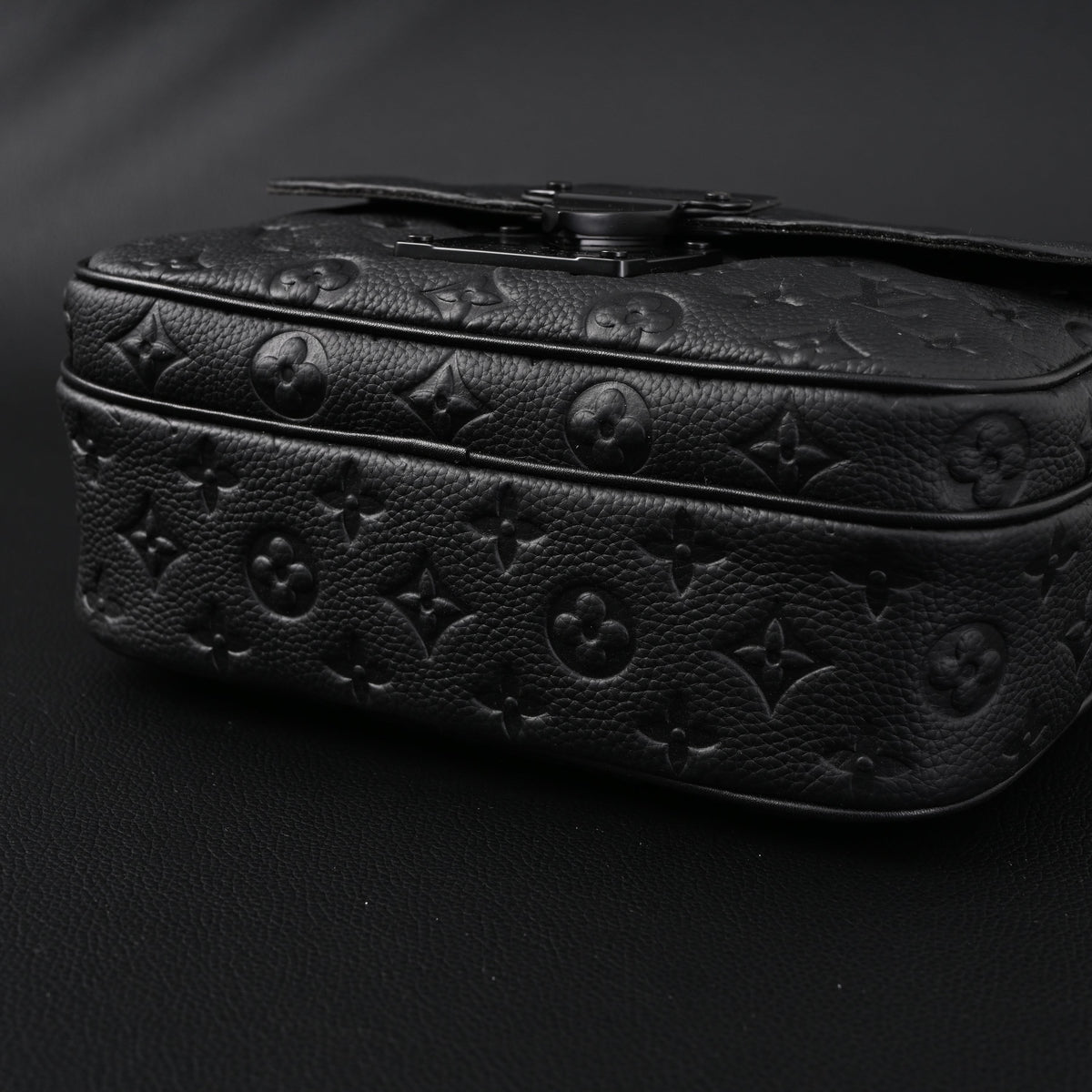 louis-vuitton-capucines-bb-top-handle-bag-black-taurillon-leather Handle