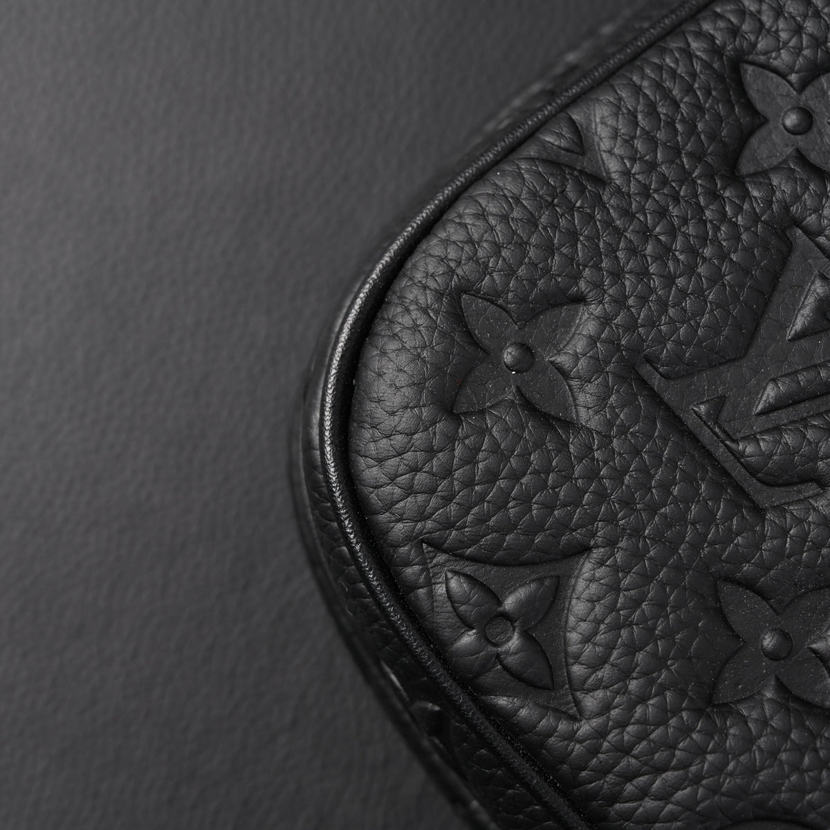 louis-vuitton-capucines-bb-top-handle-bag-black-taurillon-leather Handle