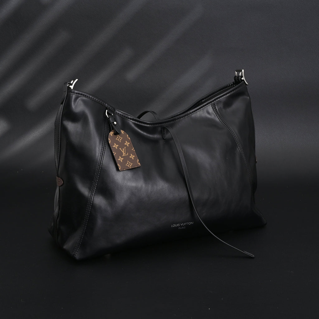louis-vuitton-black-mahina-leather-hobo-shoulder-bag Tote