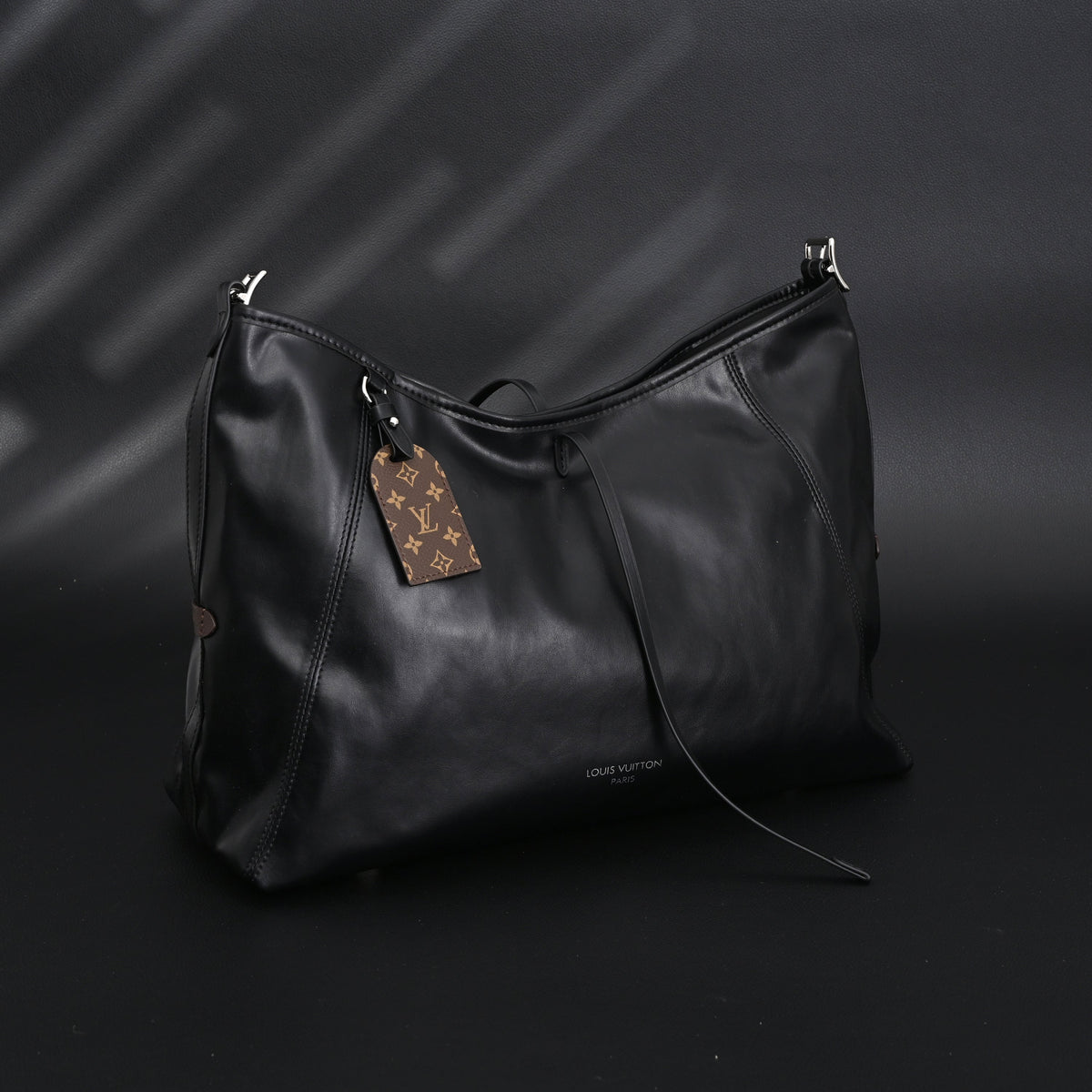 louis-vuitton-black-mahina-leather-hobo-shoulder-bag Tote