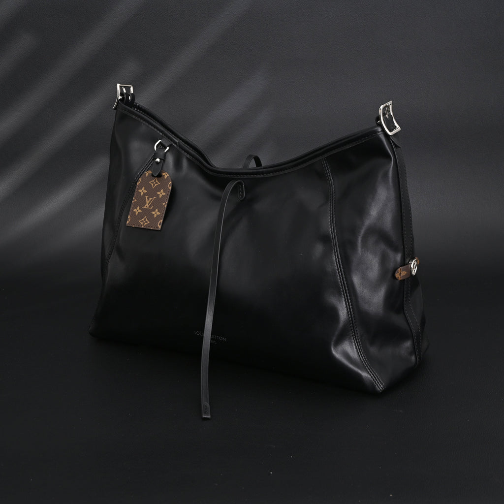 louis-vuitton-black-mahina-leather-hobo-shoulder-bag Tote