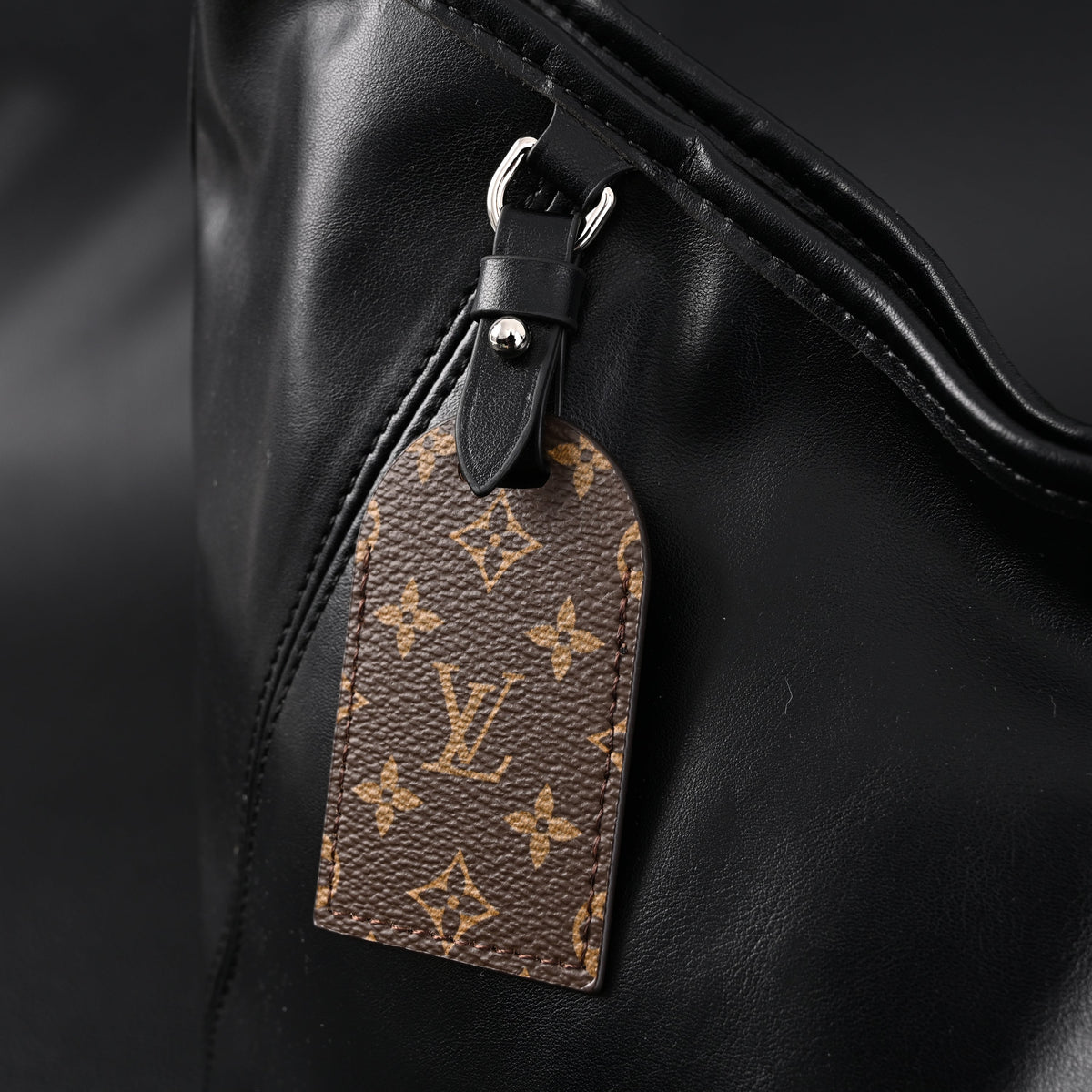 louis-vuitton-black-mahina-leather-hobo-shoulder-bag Tote