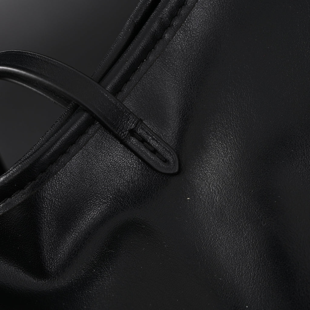 louis-vuitton-black-mahina-leather-hobo-shoulder-bag Tote
