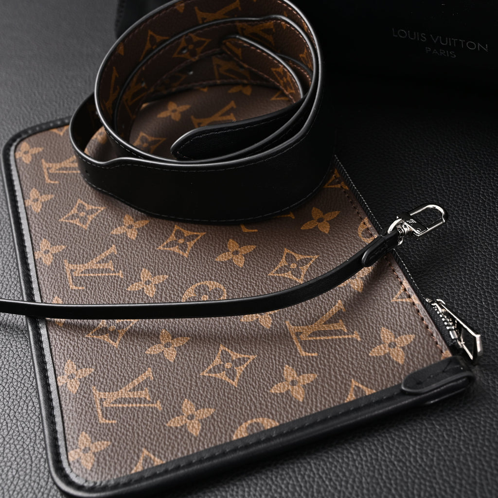 louis-vuitton-black-mahina-leather-hobo-shoulder-bag Tote
