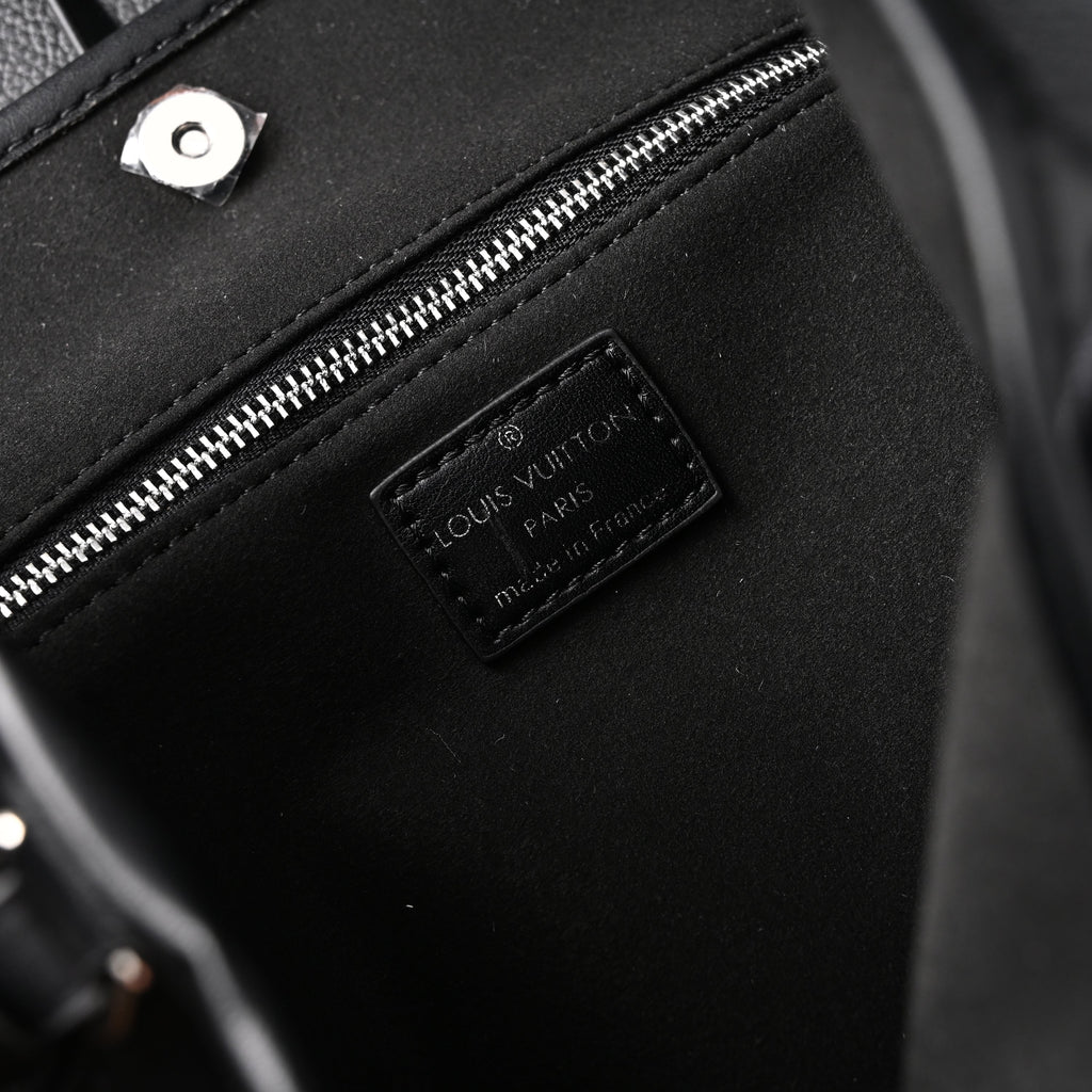 louis-vuitton-black-mahina-leather-hobo-shoulder-bag Tote