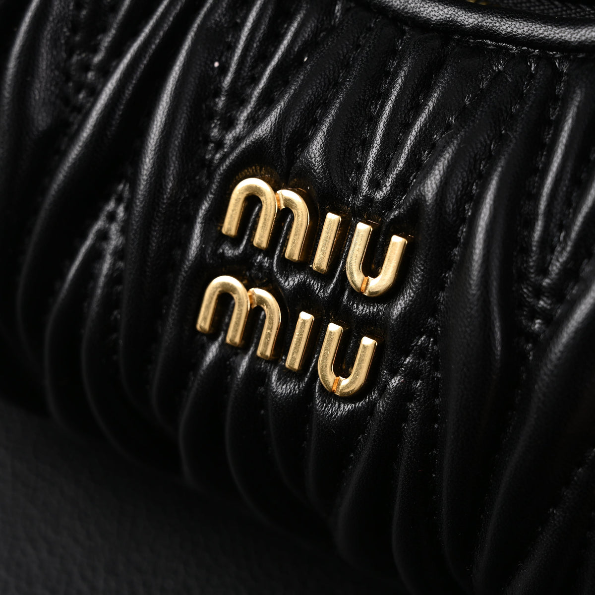 miu-miu-matelasse-leather-hobo-bag-black-with-gold-hardware Handle