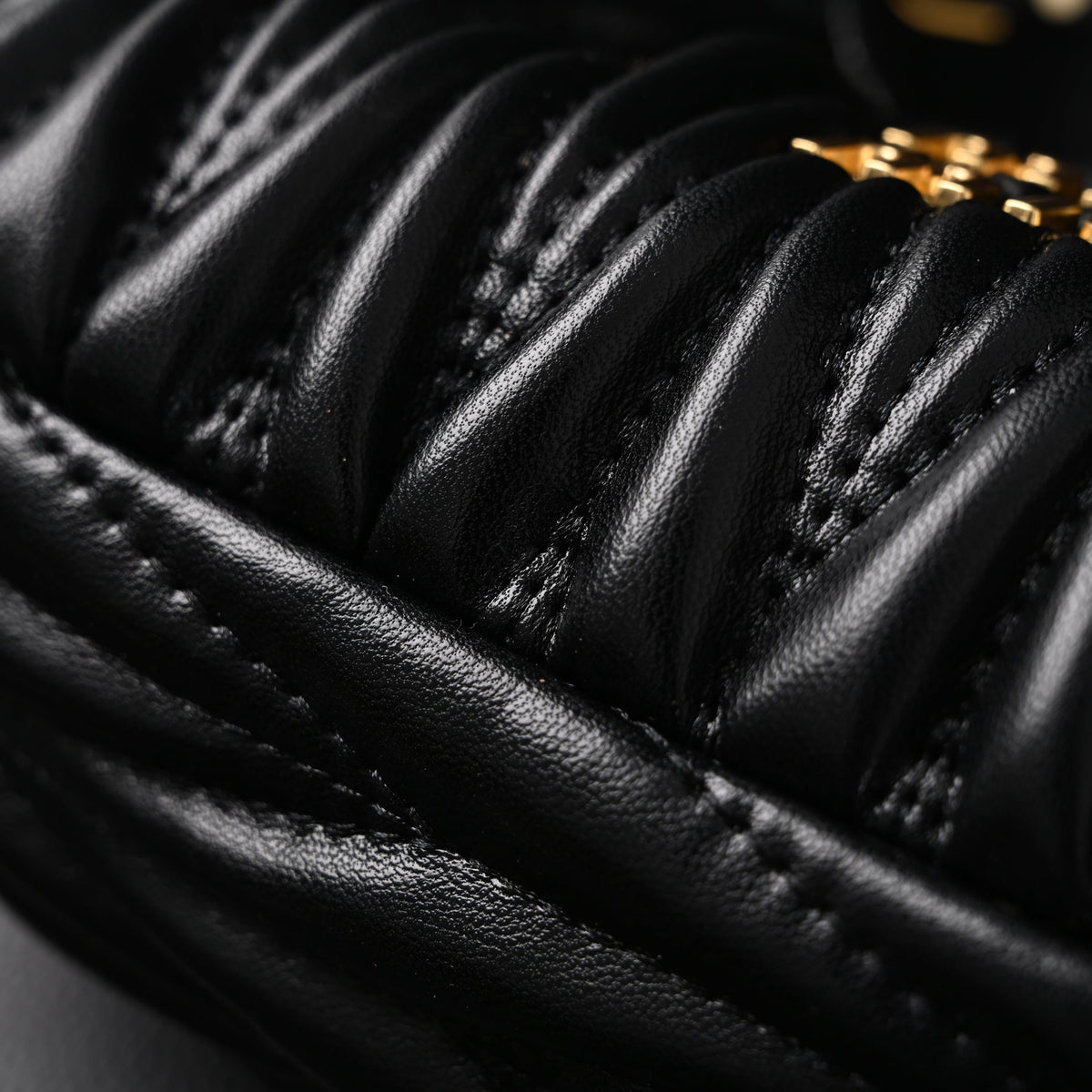miu-miu-matelasse-leather-hobo-bag-black-with-gold-hardware Handle