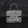dior-book-tote-bag-blue-toile-de-jouy-embroidery Tote