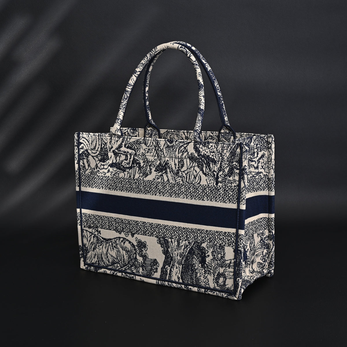 dior-book-tote-bag-blue-toile-de-jouy-embroidery Tote