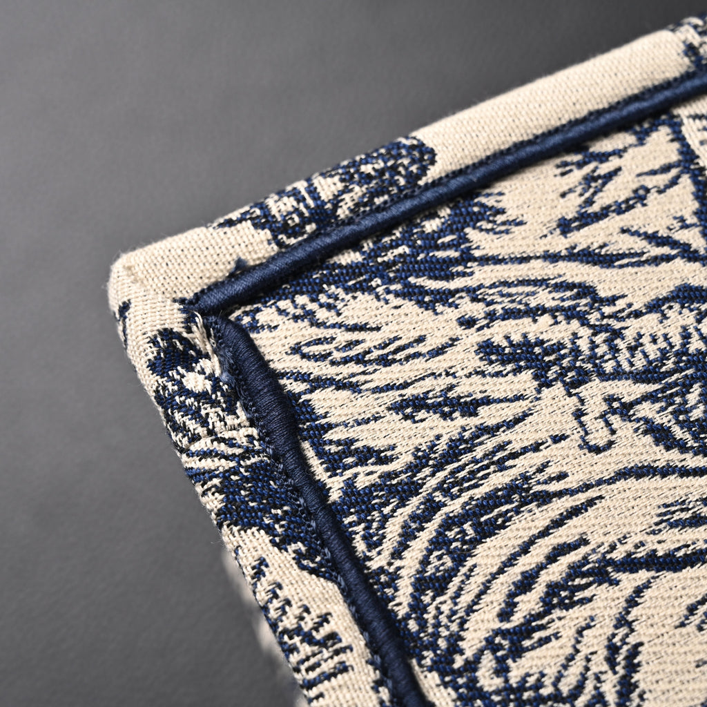 dior-book-tote-bag-blue-toile-de-jouy-embroidery Tote