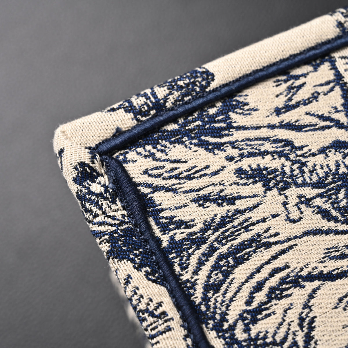 dior-book-tote-bag-blue-toile-de-jouy-embroidery Tote