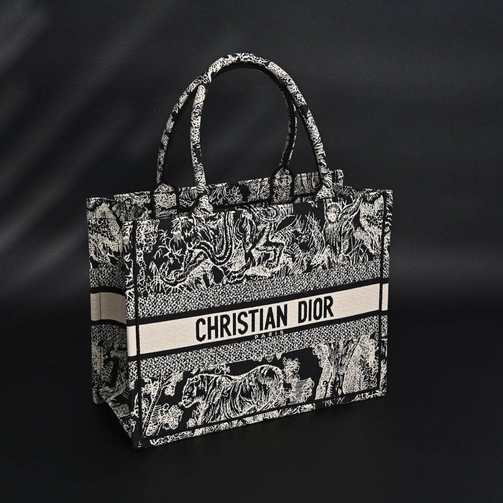 dior-book-tote-bag-black-toile-de-jouy-embroidery Tote