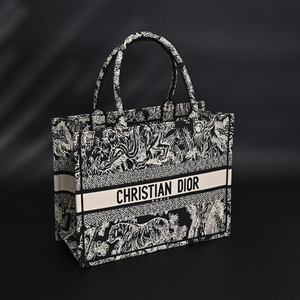 dior-book-tote-bag-black-toile-de-jouy-embroidery Tote