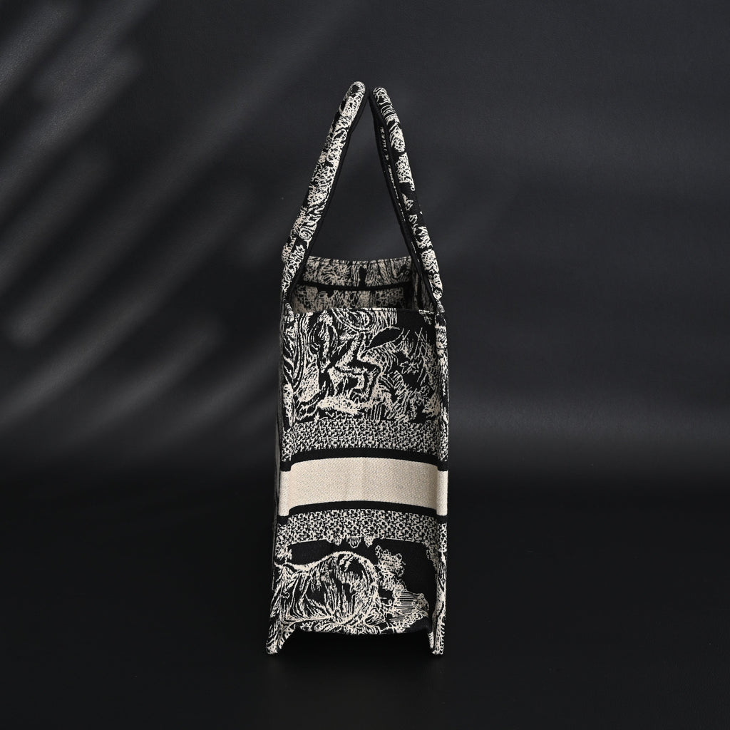 dior-book-tote-bag-black-toile-de-jouy-embroidery Tote