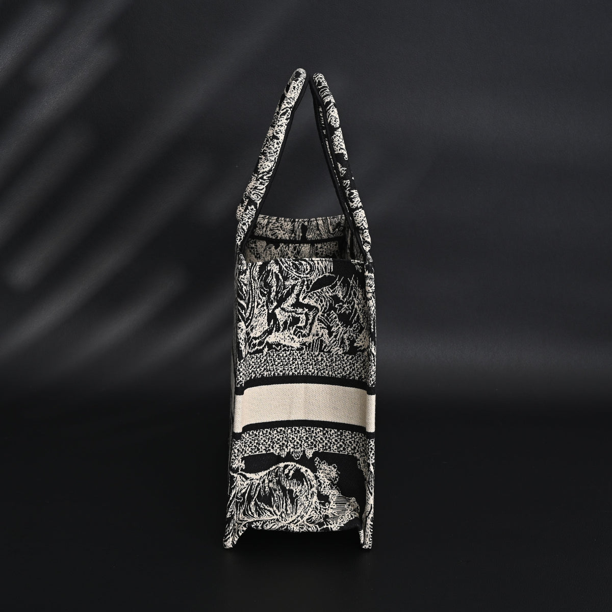 dior-book-tote-bag-black-toile-de-jouy-embroidery Tote