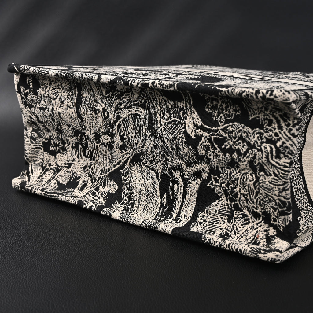 dior-book-tote-bag-black-toile-de-jouy-embroidery Tote