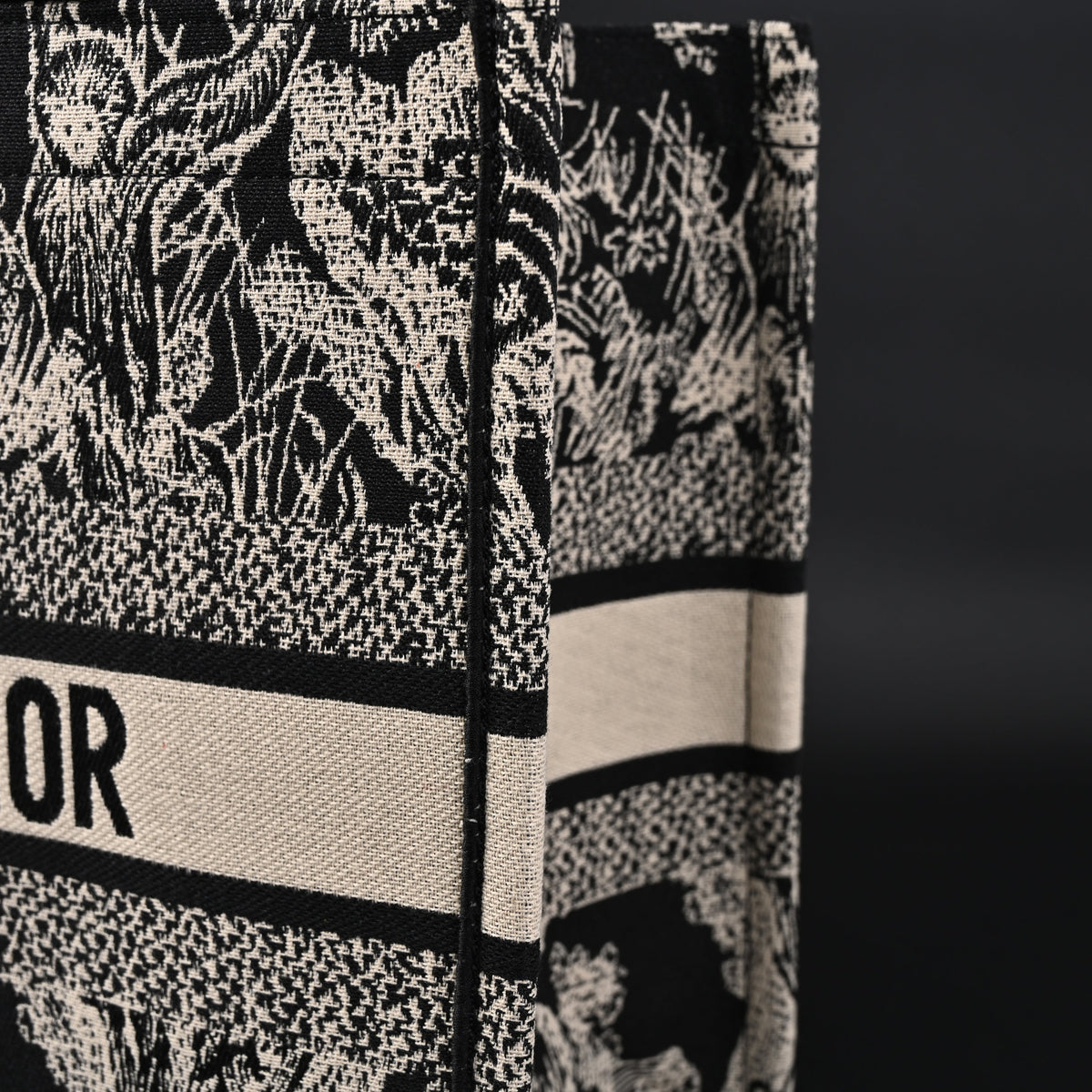 dior-book-tote-bag-black-toile-de-jouy-embroidery Tote