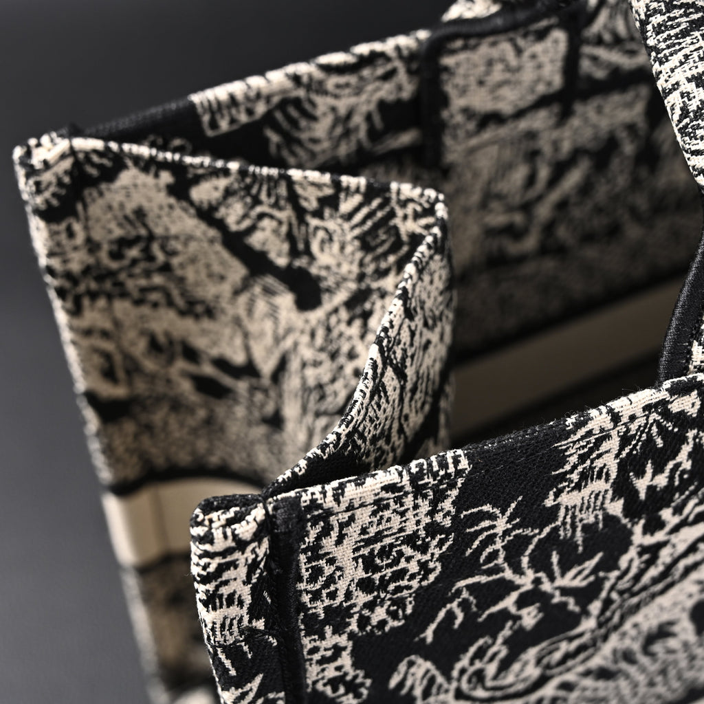dior-book-tote-bag-black-toile-de-jouy-embroidery Tote