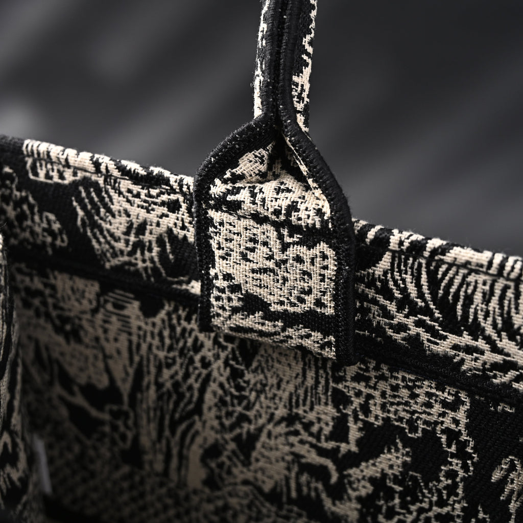dior-book-tote-bag-black-toile-de-jouy-embroidery Tote