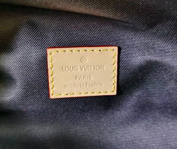 louis-vuitton-bumbag-monogram-canvas Handle
