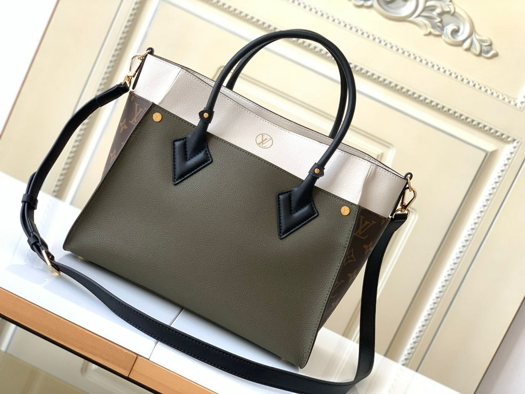 on-my-side-mm-9 Tote