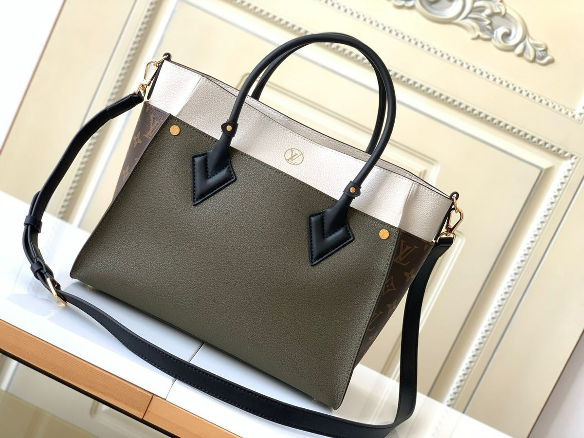 on-my-side-mm-9 Tote
