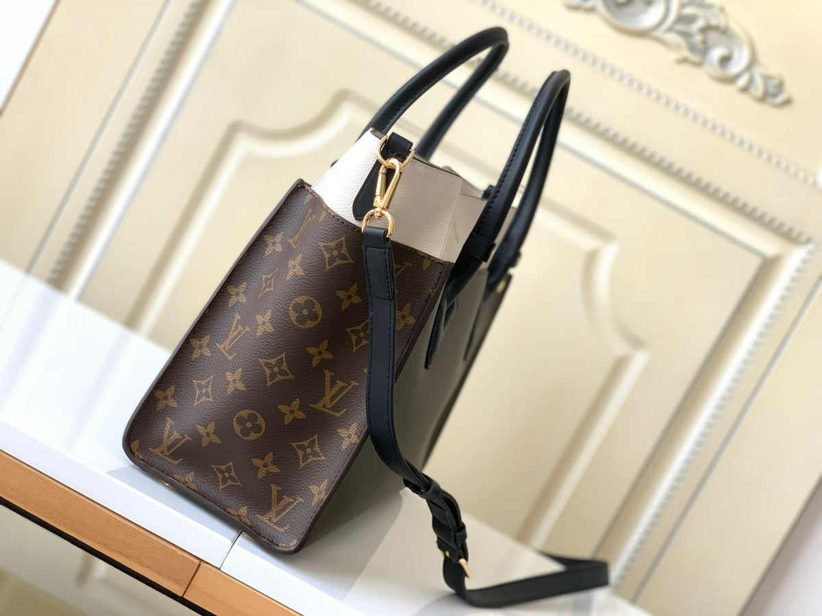 on-my-side-mm-9 Tote