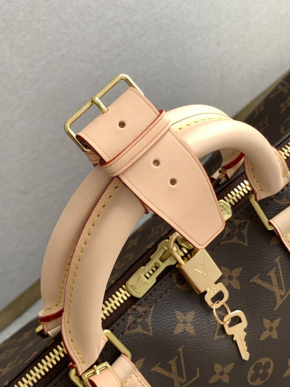 lv-keepall-bandouliere-55 Handle