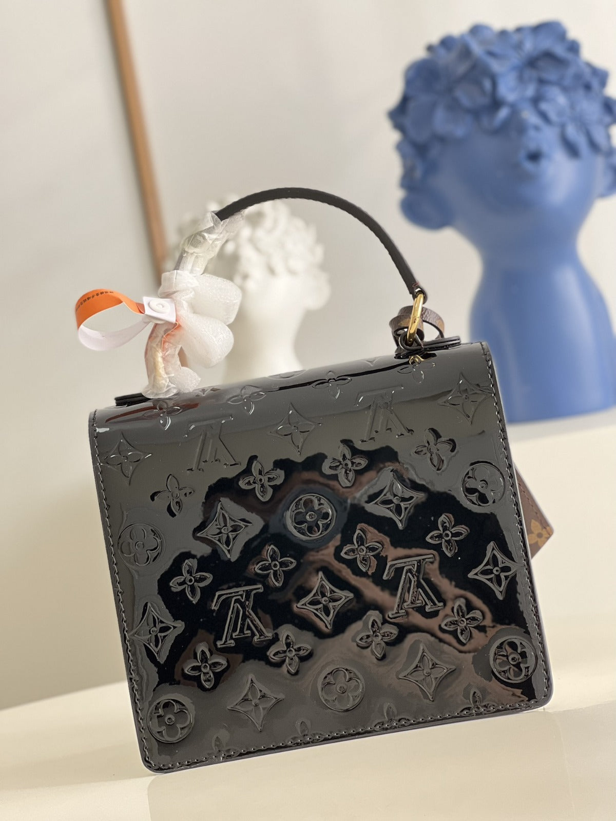 louis-vuitton-noir-monogram-vernis-leather-spring-street-nm-bag Handle