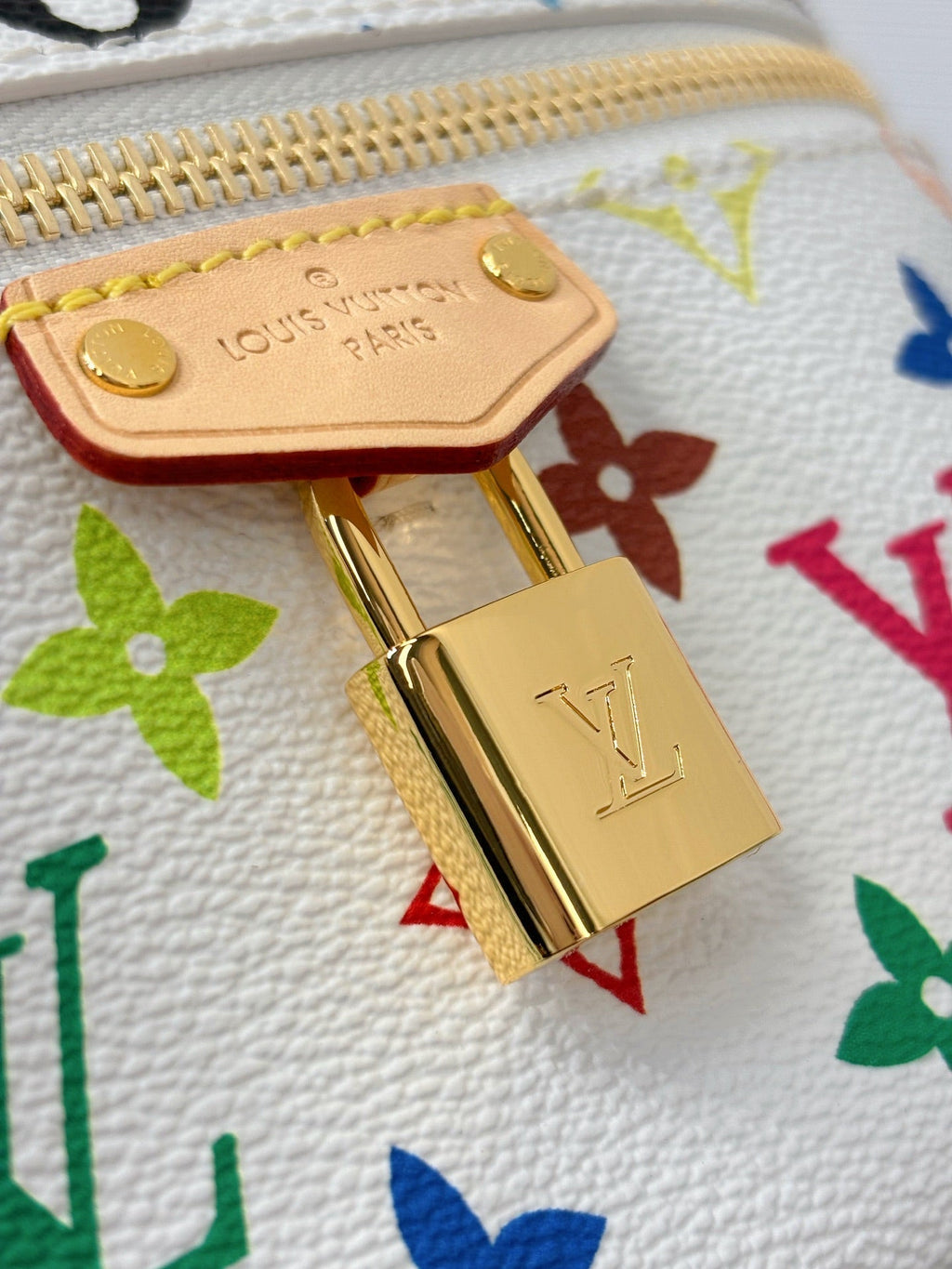 lv-x-tm-vanity-chain-pouch Crossbody