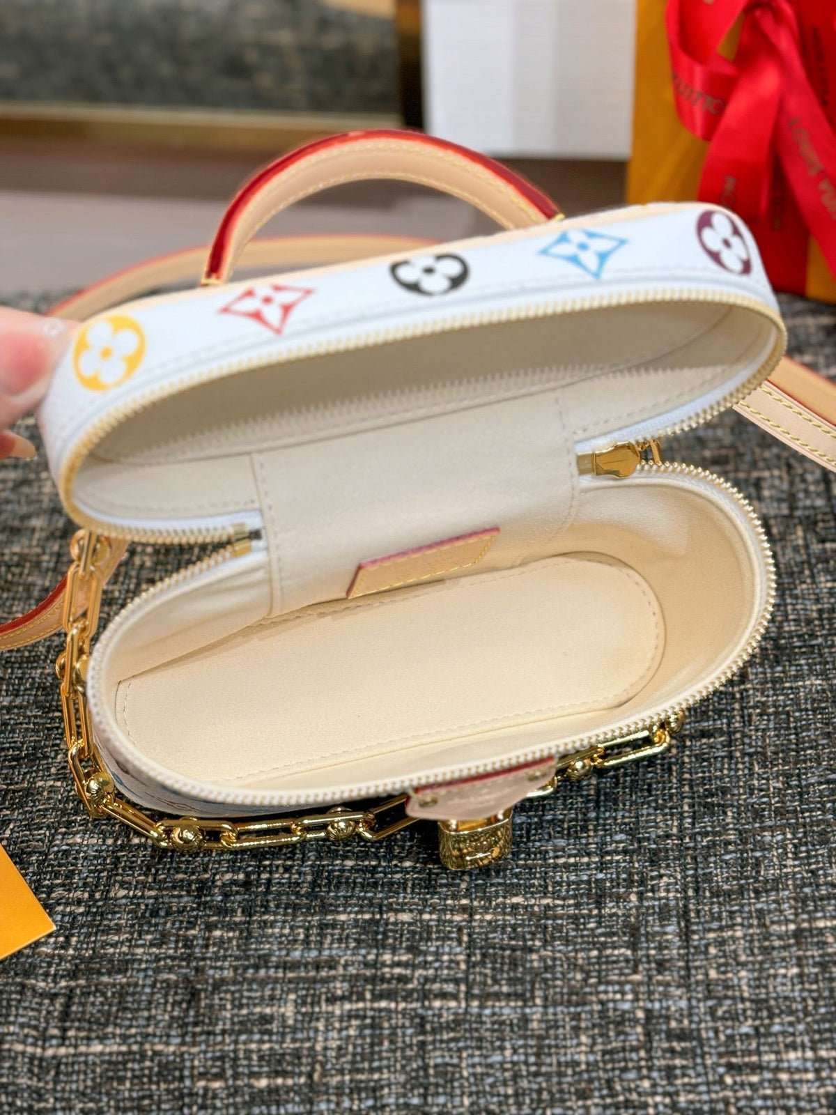 lv-x-tm-vanity-chain-pouch Crossbody
