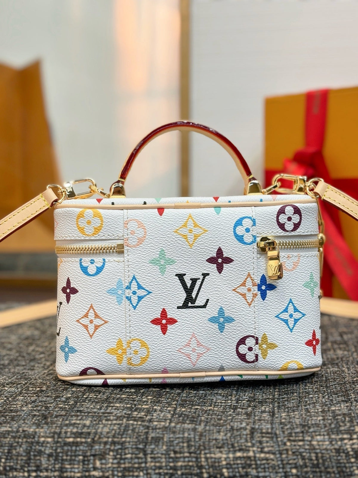lv-x-tm-vanity-chain-pouch Crossbody
