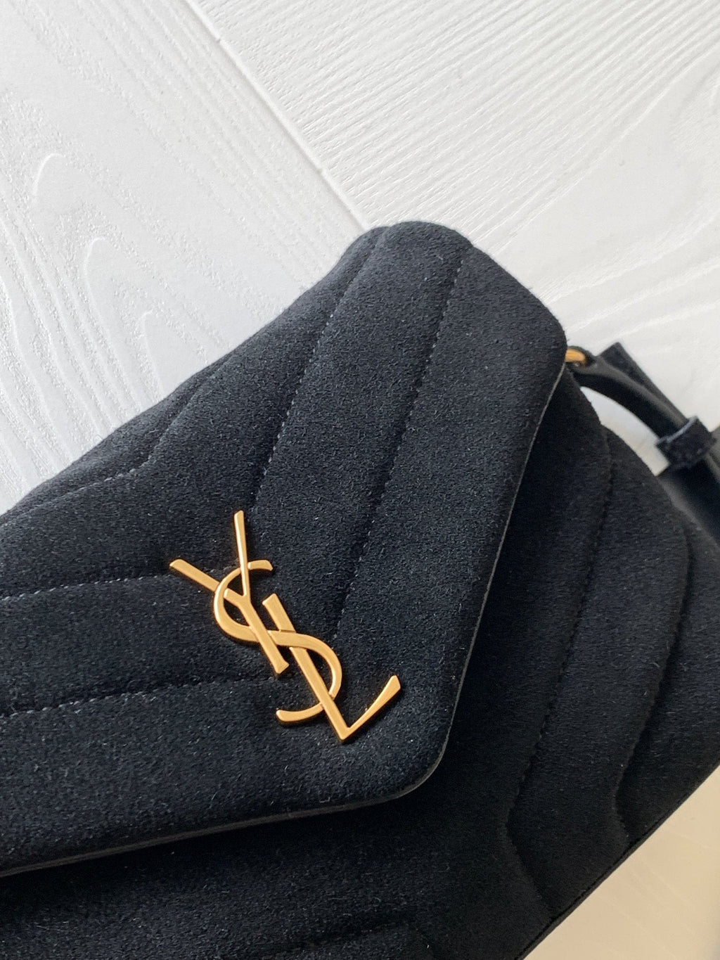 ysl-loulou-20-black-velvet-20x14x7cm Crossbody