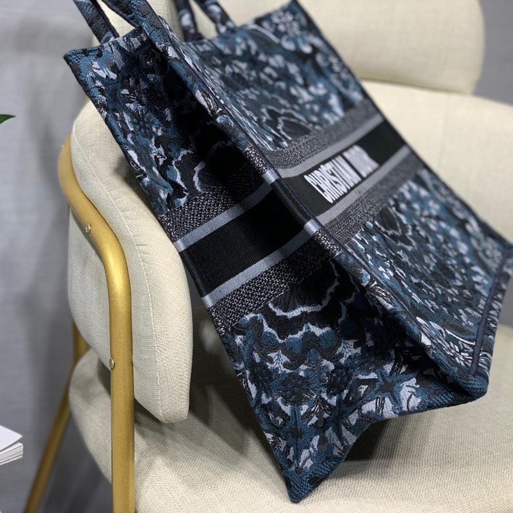 dior-book-tote-12 Tote