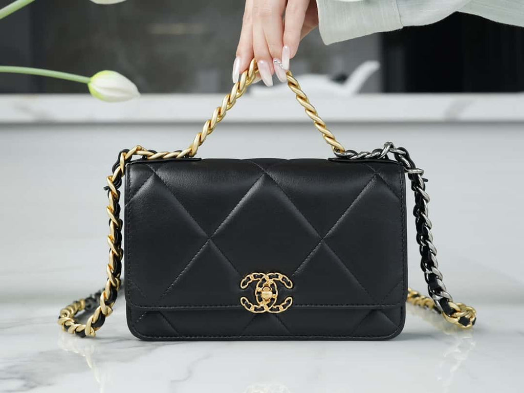 chanel-19-woc-wallet-on-chain-ap0957-black-flap-bag Crossbody