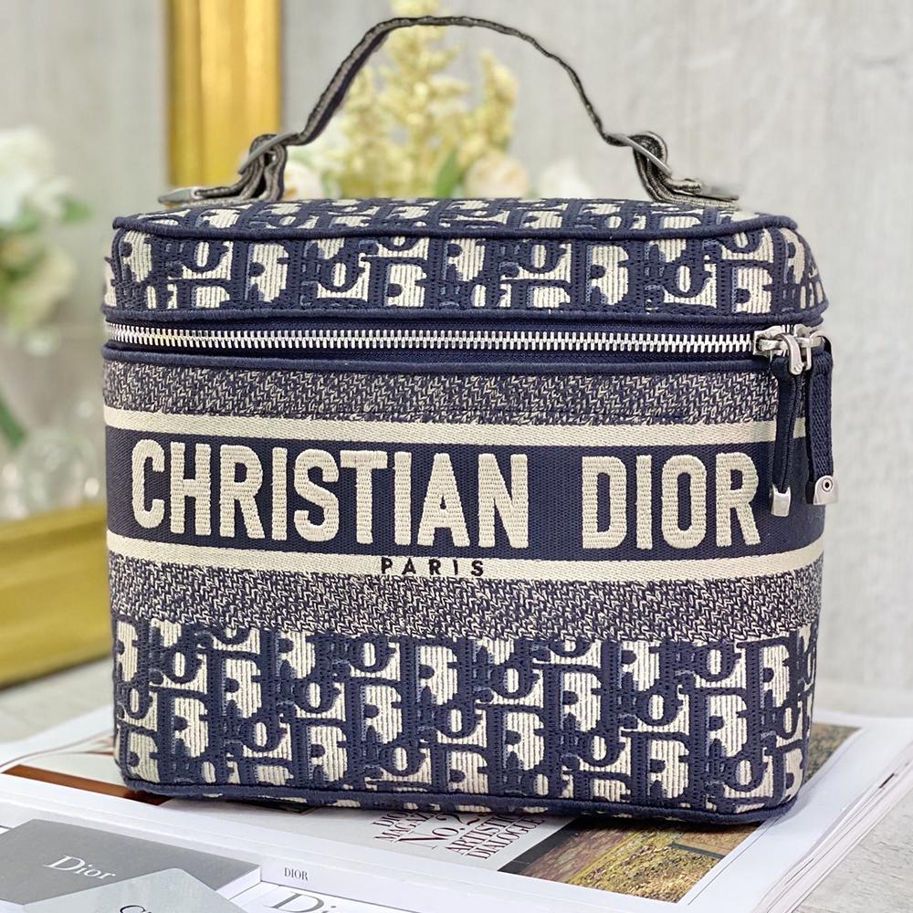 diortravel-vanity-case Handle