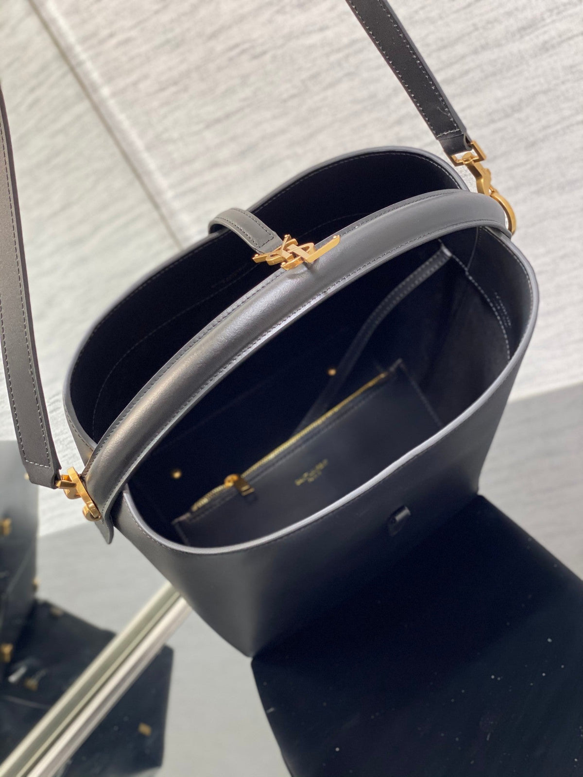 ysl-le-37-in-black-shiny-leather-20-x-25-x-16-cm Shoulder