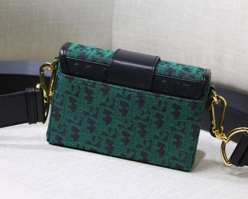 dior-30-montaigne-mini-box-17-5cm-002 Crossbody
