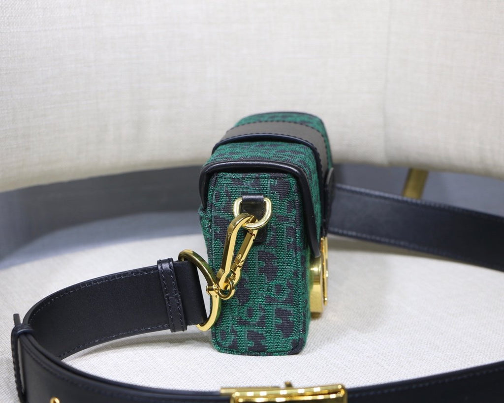 dior-30-montaigne-mini-box-17-5cm-002 Crossbody